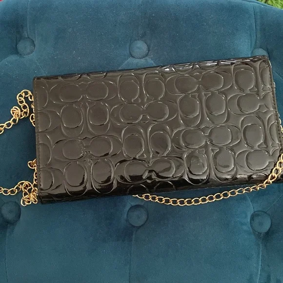 Coach Black Patent Leather Signature Embossed Clutch with brass hardware & strap - Picture 4 of 4